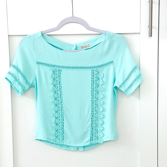 Lace Crochet Accent Cropped Girl Top Short Sleeve Back Buttons Scoop Neck Mint - Picture 3 of 5